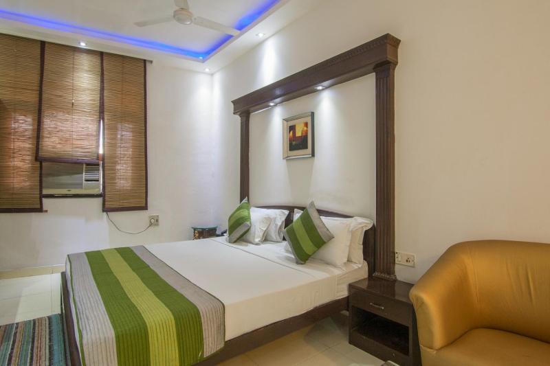 hotel sarthak palace paharganj